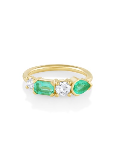 Pear Emerald and White Diamond Linear Cluster Ring Comparez et commandez 