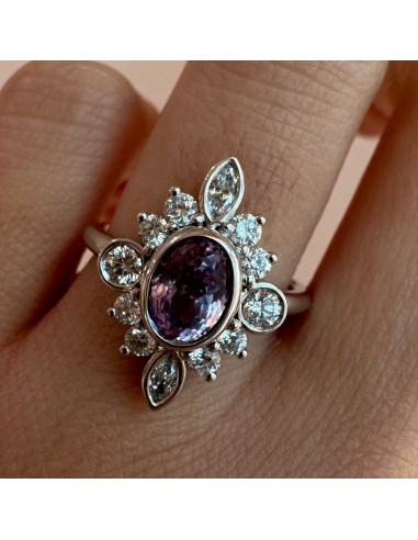 1.31ct Lavender Sapphire Scarlette Compass Ring est présent 