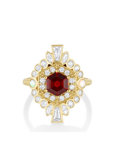 Hex Garnet Stella Art Deco Ring with Opals sur le site 