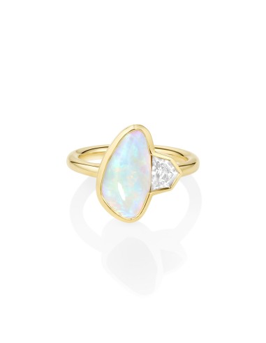 2.60ct Opal and Diamond Cadillac Bezel Ring Comparez plus de prix