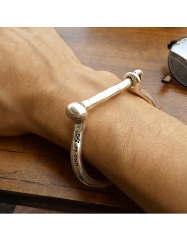 UNOde50 Shackled Bracelet (Unisex) s'inspire de l'anatomie humaine