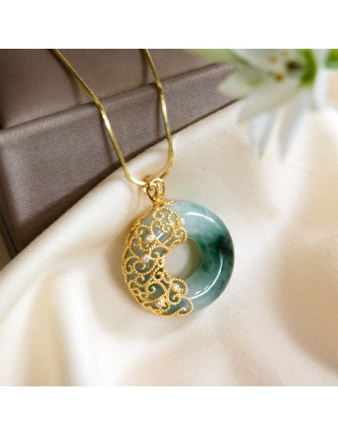 (PRE-ORDER) Filigree Jade Pendant with Diamonds est présent 