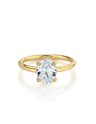 The Helene Oval Solitaire Engagement Ring offre 