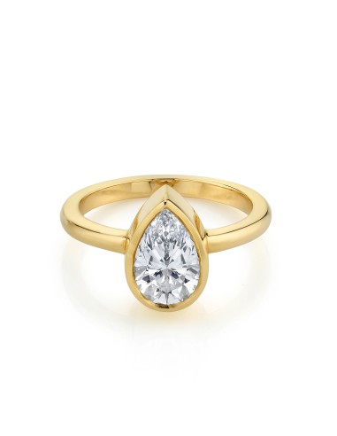 The Karina Pear Bezel Engagement Ring Livraison rapide