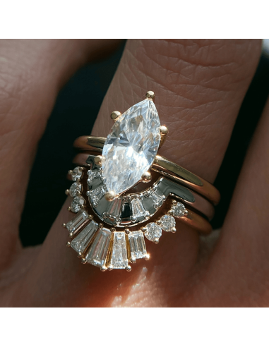 The Maeve Marquise Engagement Ring est présent 